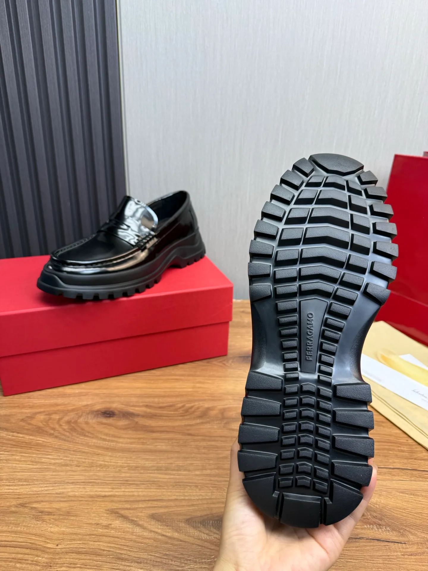 Men's shoes 💰880💰 Ferragamo. [Ferragamo] Men's Loaf leather shoes, the latest hot style, 1:1 original purchase quality, top quality, imported open-edge beaded cowhide leather on the upper, hand-made three-dimensional stitching highlights the round toe design, the inner feet are made of imported cowhide, with original wear-resistant rubber outsole, matching code 39-44, (38, 45 custom-made, non-refundable)